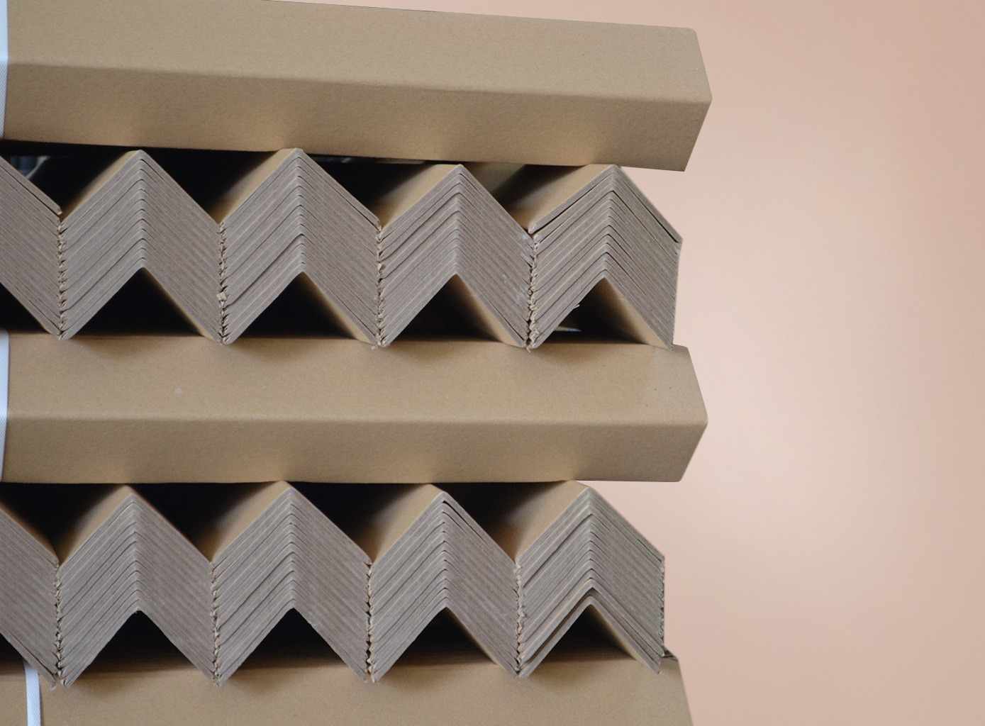 Уголок картонный